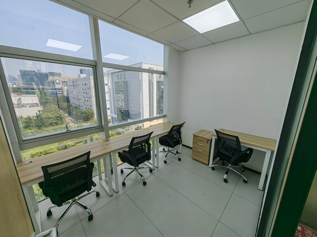 办公空间玻璃隔断